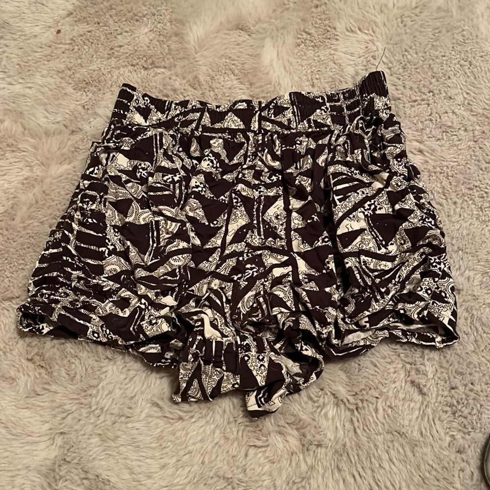 Ruffle flowy shorts